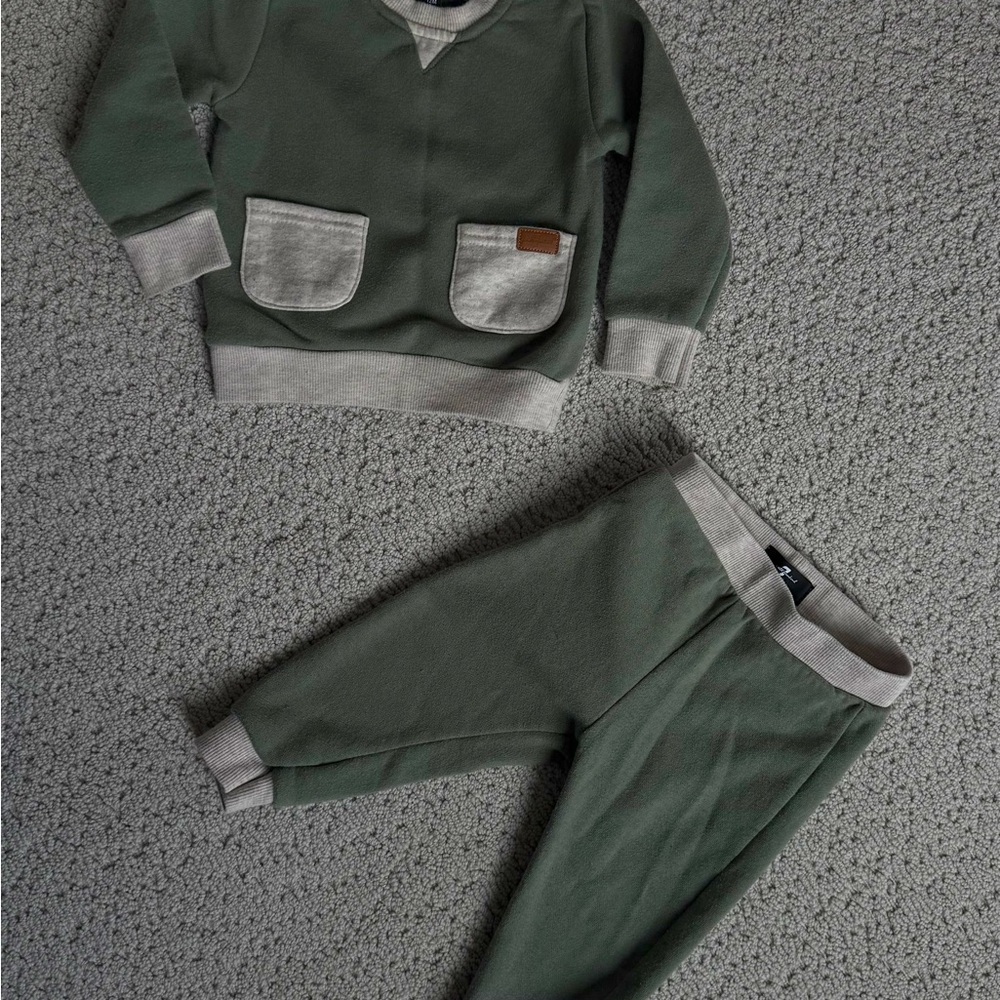 7 For All Mankind Olive Green Sweatpants with Beige Trim